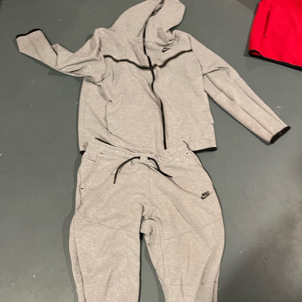 Large Mens grey Nike tech used